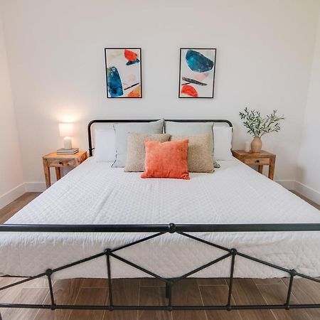 לייק וורת' Private Cottage - King Beds, Brand New, Near Beach, Golfing, Shopping & Restaurants מראה חיצוני תמונה