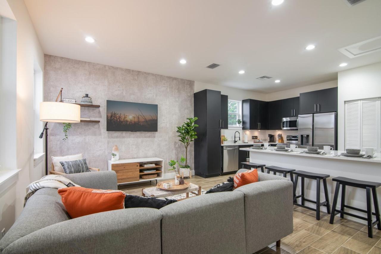 לייק וורת' Private Cottage - King Beds, Brand New, Near Beach, Golfing, Shopping & Restaurants מראה חיצוני תמונה