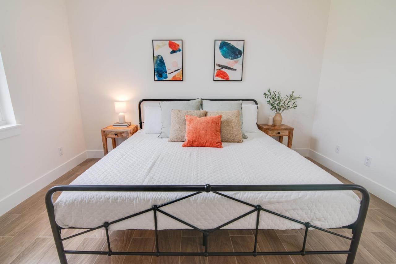 לייק וורת' Private Cottage - King Beds, Brand New, Near Beach, Golfing, Shopping & Restaurants מראה חיצוני תמונה
