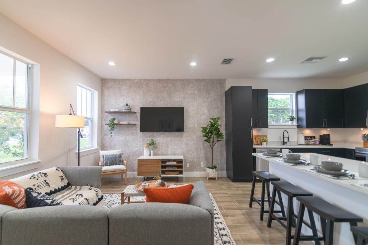 לייק וורת' Private Cottage - King Beds, Brand New, Near Beach, Golfing, Shopping & Restaurants מראה חיצוני תמונה