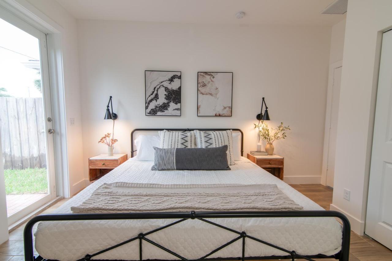 לייק וורת' Private Cottage - King Beds, Brand New, Near Beach, Golfing, Shopping & Restaurants מראה חיצוני תמונה